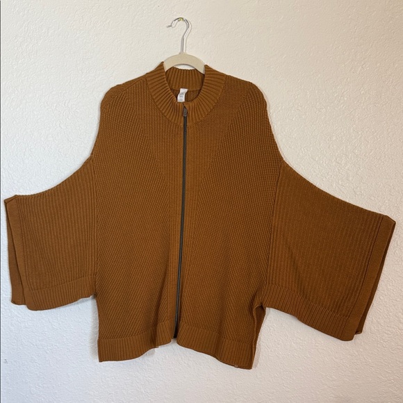 lululemon athletica Softer Still Wrap Poncho Sweater - Picture 1 of 11